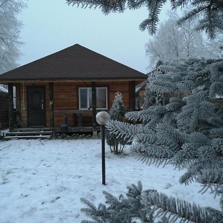 Usadba Kupalinka Hotel Ostrovo Buitenkant foto