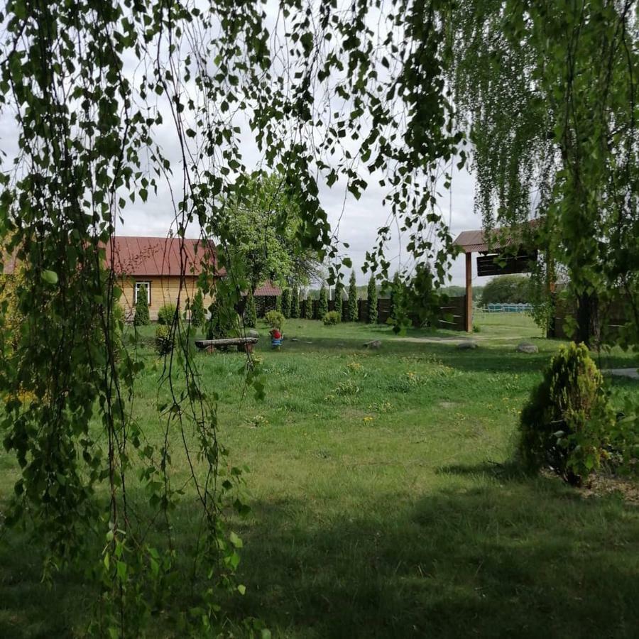 Usadba Kupalinka Hotel Ostrovo Buitenkant foto